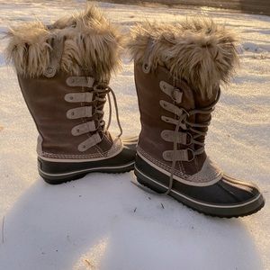 Sorel Joan of Arctic women’s boots